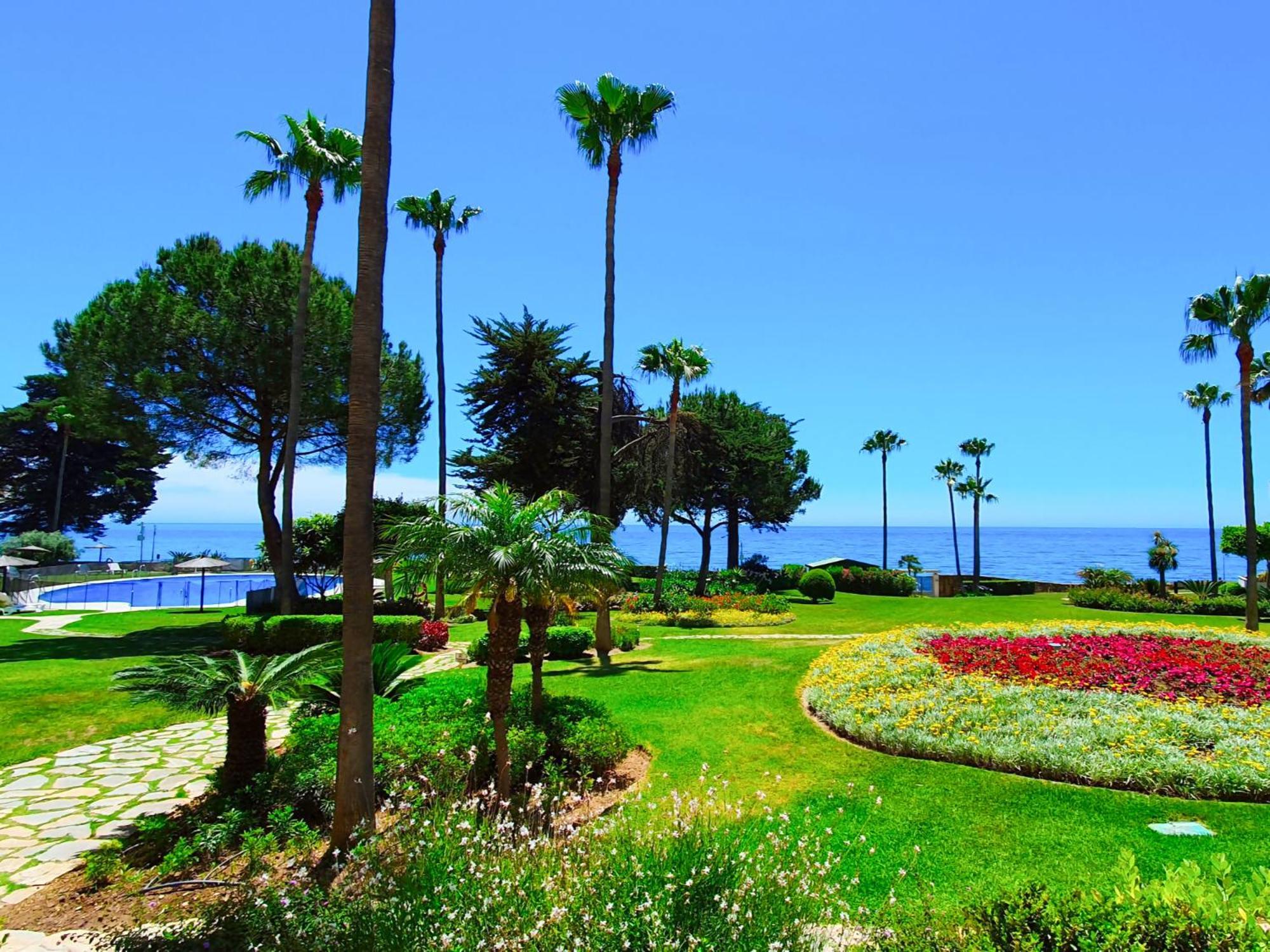 Luxury Frontline Residence Ehhouse Estepona Exterior photo